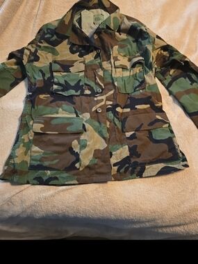 040526 US Army Military Woodland Camouflage Camo Coat Shirt Jacket - large regul